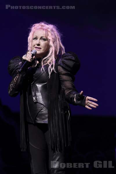 CINDY LAUPER - 2016-07-11 - PARIS - Grand Rex - 